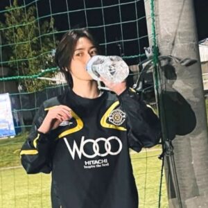 サッカー施設で休憩する運営者SOOOOO