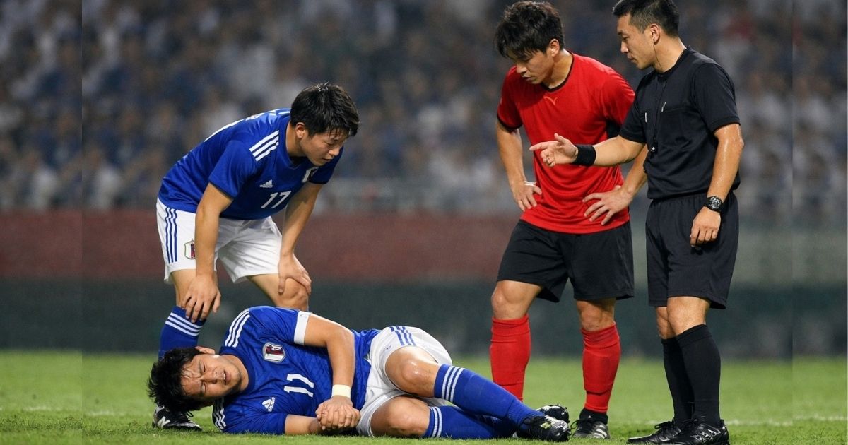 サッカーの削るとは何かを徹底解説！危険なタックルと反則の見分け方