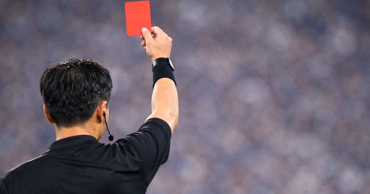 退場はレッドカード扱い