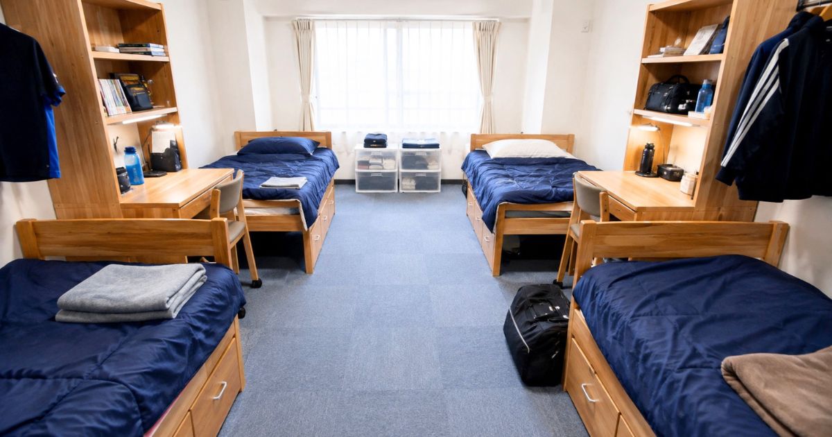 流通経済大学サッカー部の龍駿寮をイメージした、4人で生活する相部屋の例