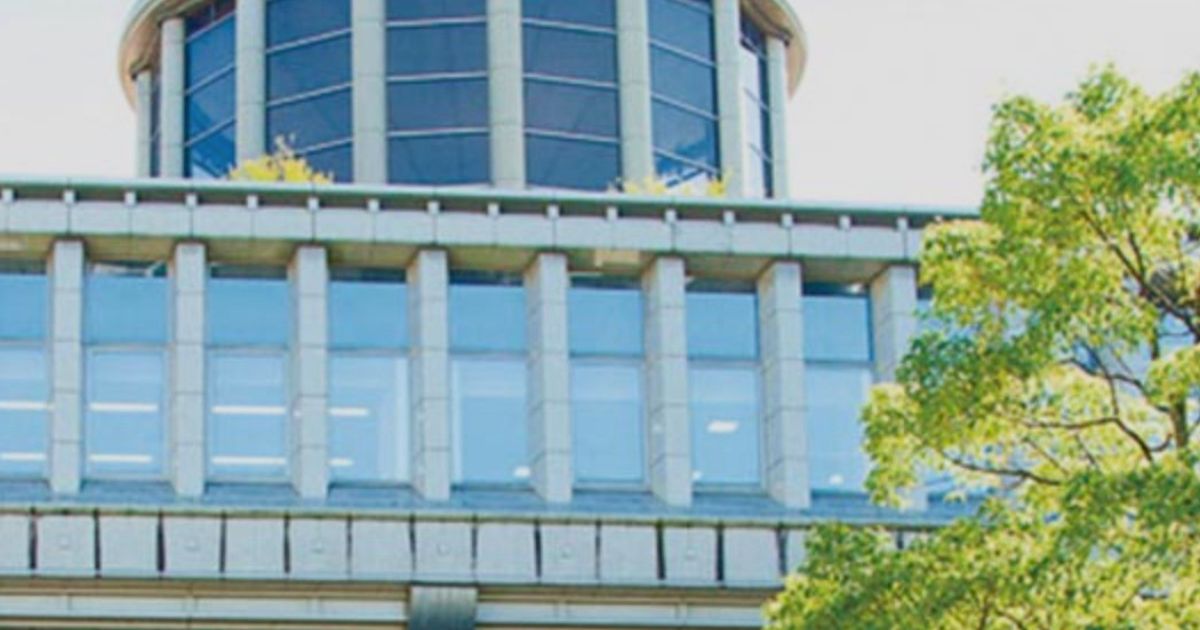 専修大学生田キャンパスの大学施設外観